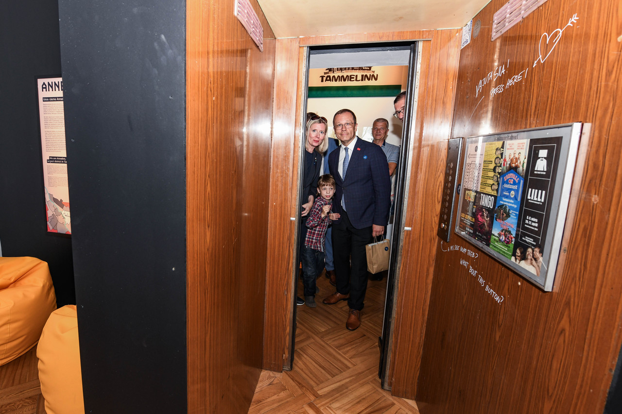A real lift from a 9-storey apartment building is featured in the exhibition. Photo: Maria Kilk